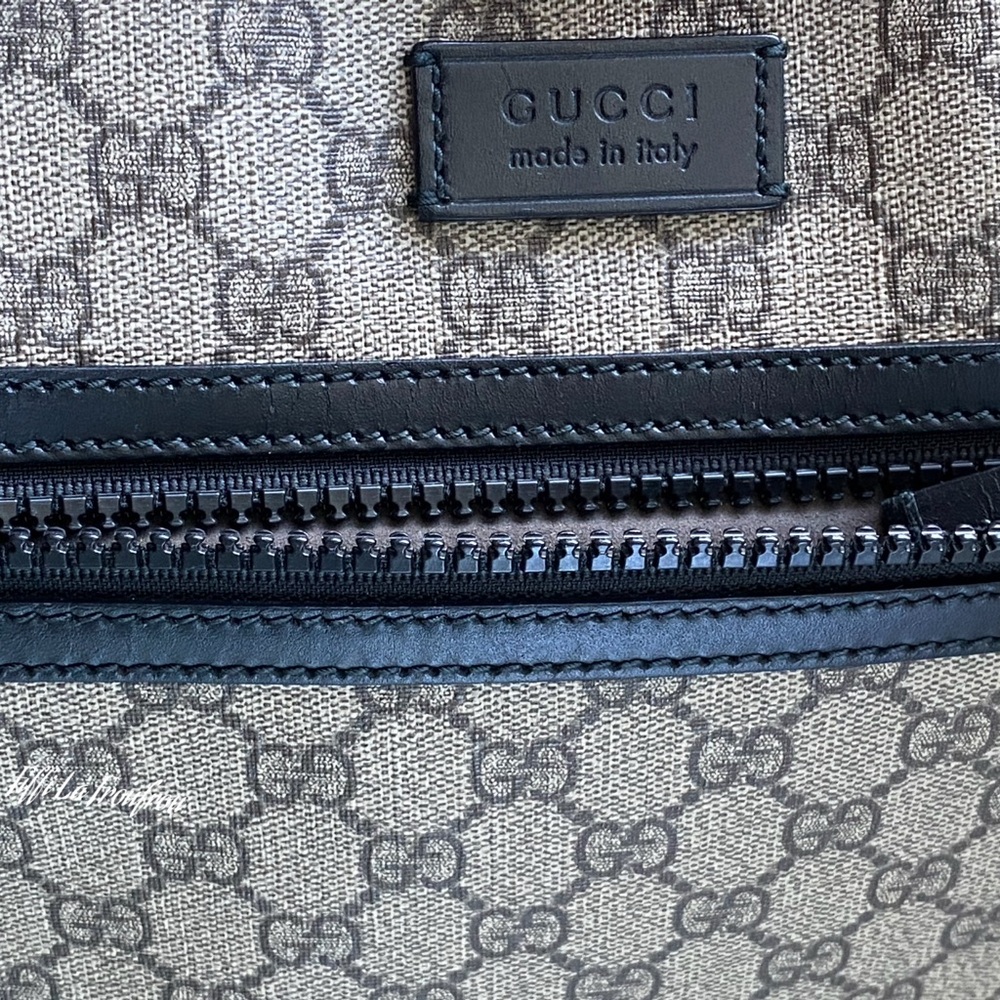 Gucci Beige and Black Signature Messenger Bag - Picture 9 of 11